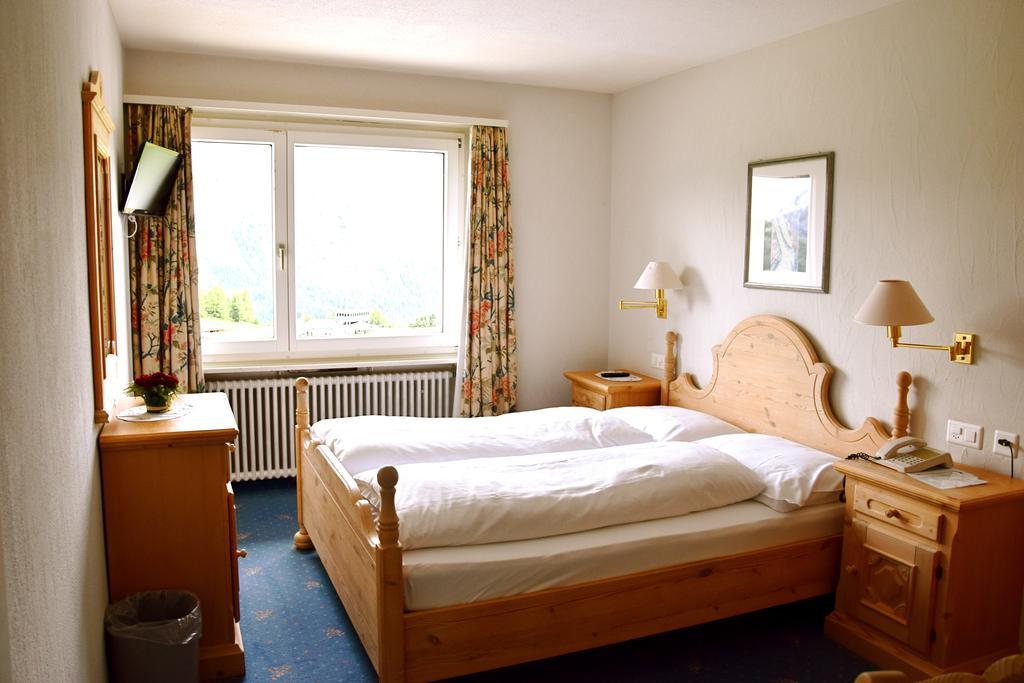 Hotel Salastrains St. Moritz Room photo