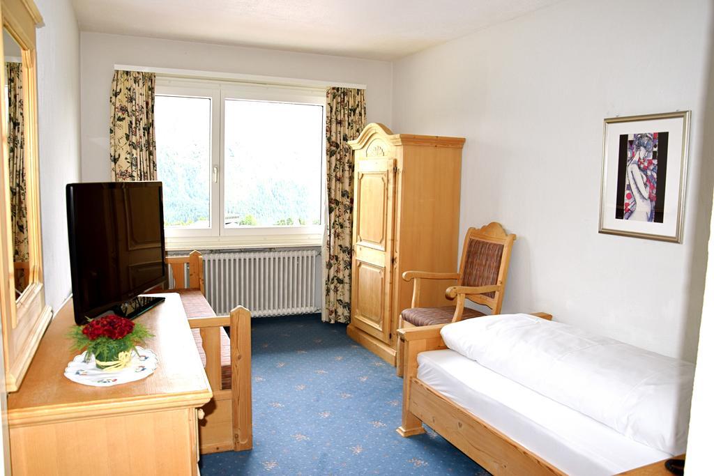 Hotel Salastrains St. Moritz Room photo
